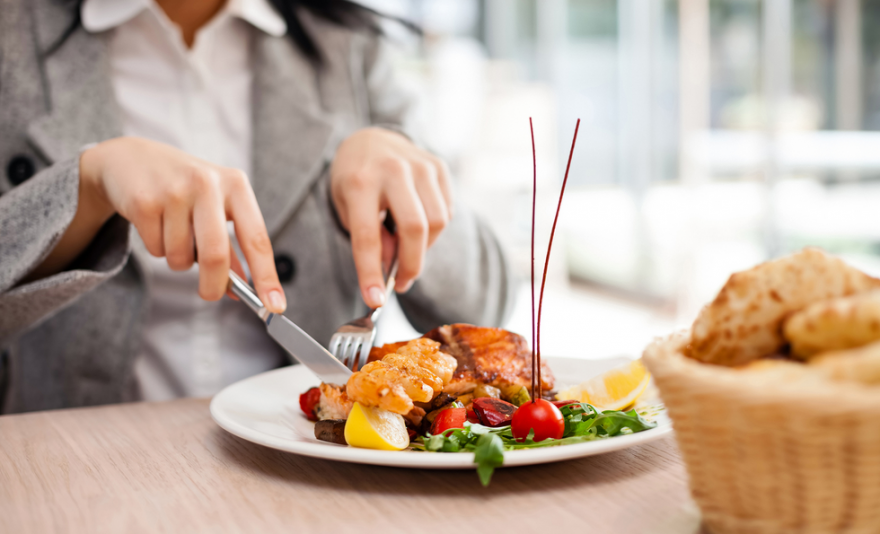 Basic Restaurant Etiquette Everyone Needs To Follow